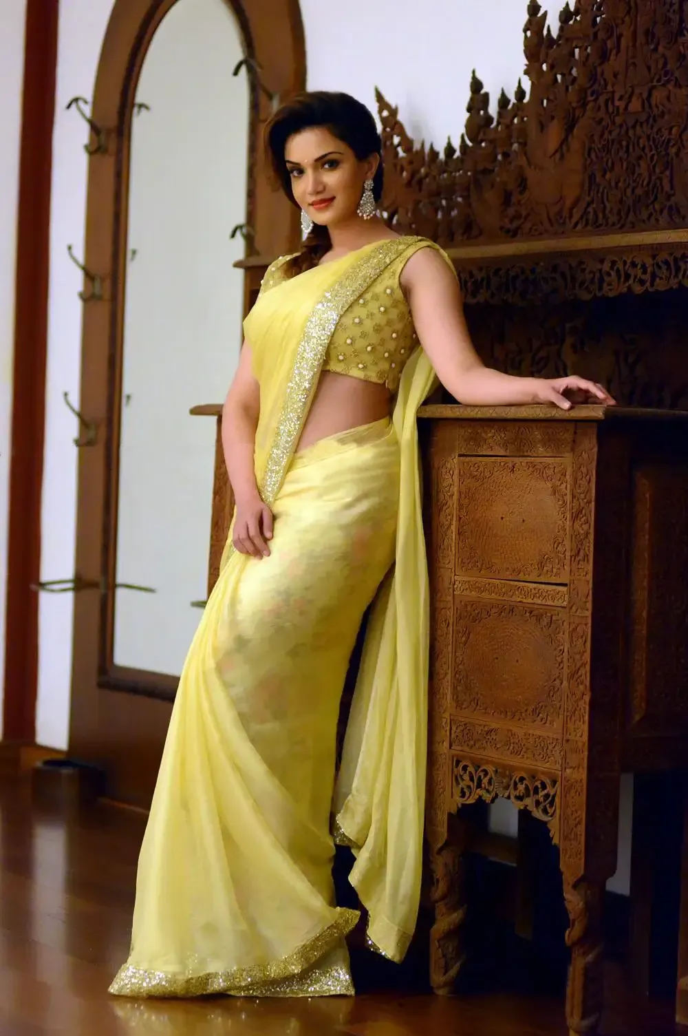 BOLLYWOOD ACTRESS HONEY ROSE IN TRADITIONAL YELLOW SAREE 2